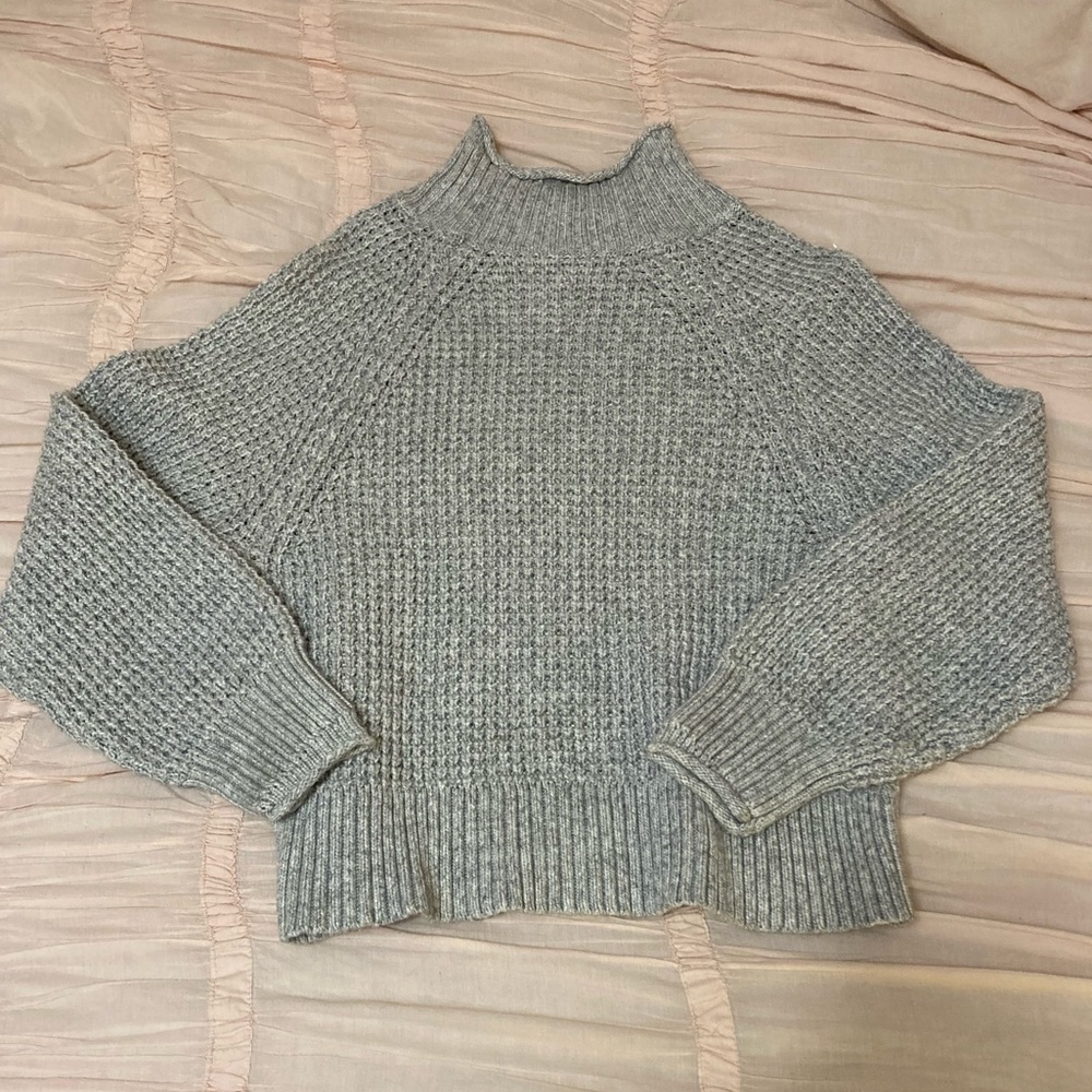 💥3/$30💥 AMERICAN EAGLE TURTLE NECK GREY SWEATER (slightly cropped)